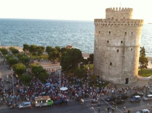 “Τα κεφάλια μέσα”