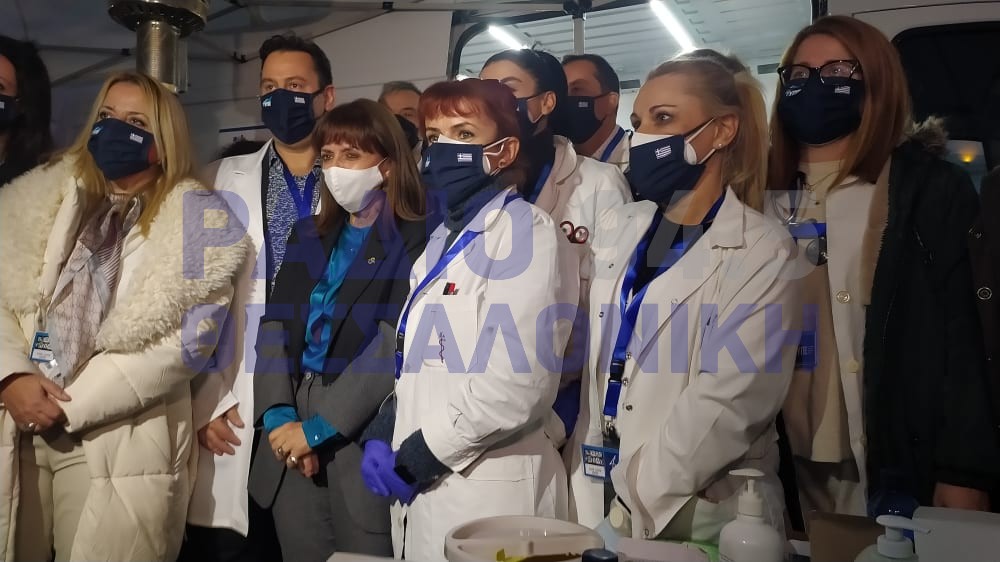 Πρόεδρος της Δημοκρατίας: Επισκέφτηκε την κινητή μονάδα εμβολιασμού στην πλατεία Αριστοτέλους (ΦΩΤΟ + ΒΙΝΤΕΟ)