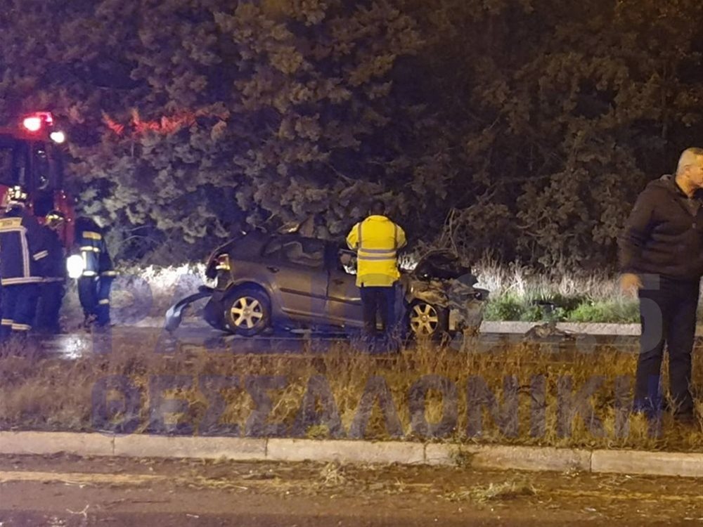 Θεσσαλονίκη: Αυτοκίνητο κόπηκε στη μέση μετά από σύγκρουση με άλλο ΙΧ