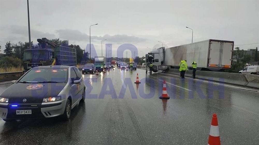 Τροχαίο με νταλίκα στη Δυτική Θεσσαλονίκη (ΦΩΤΟ)