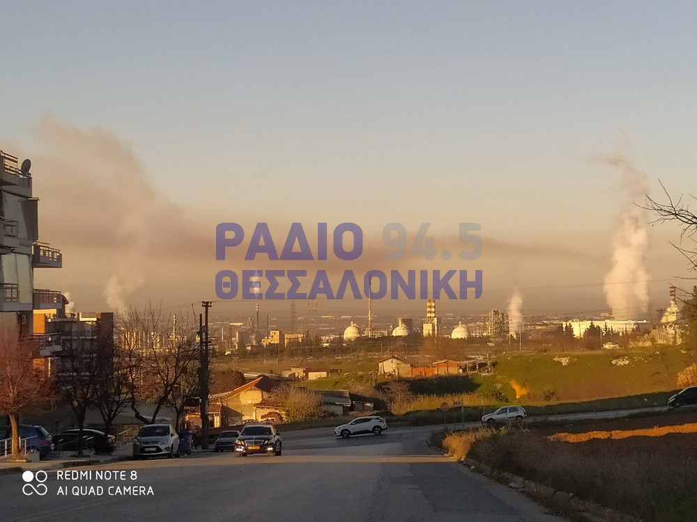 Θεσσαλονίκη: Κίτρινος καπνός στη δυτική Θεσσαλονίκη – Ανησυχεί ο κόσμος- Τί απαντούν τα ΕΛΠΕ (ΦΩΤΟ)