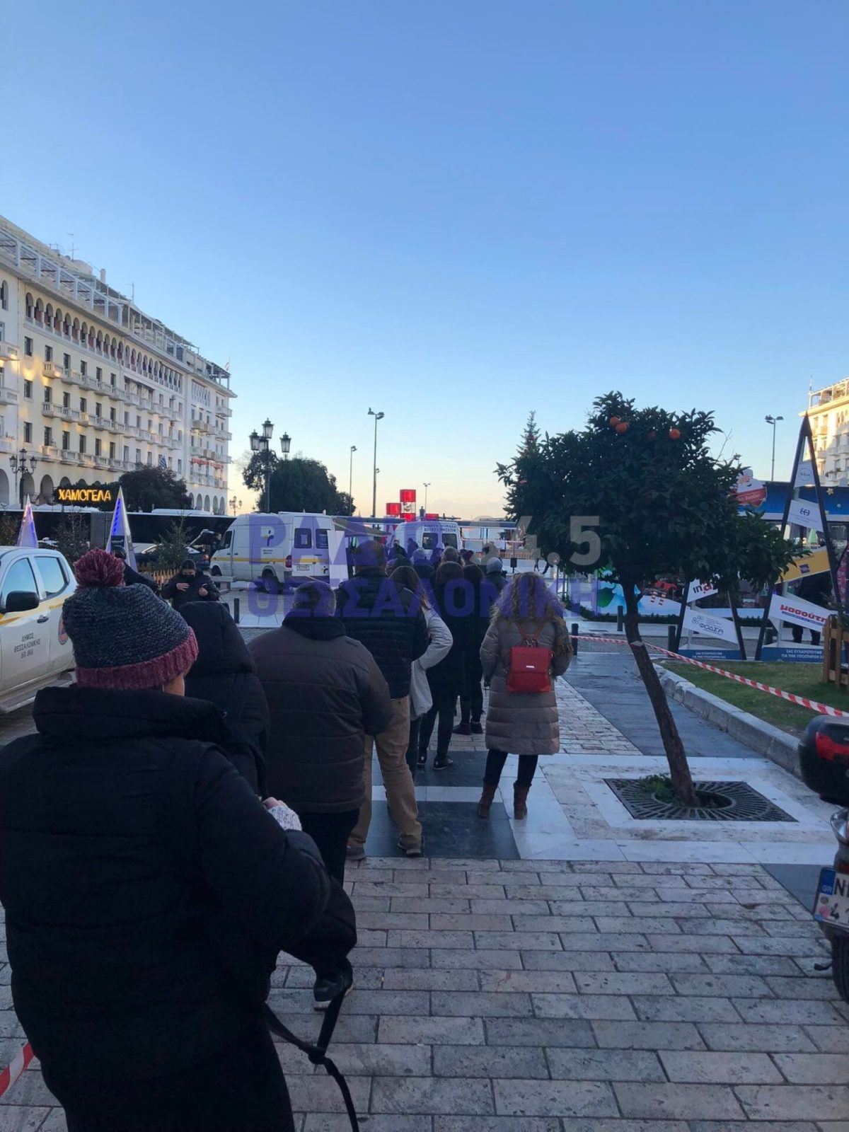 Αριστοτέλους: Ουρά για το εμβόλιο χωρίς ραντεβού από την κινητή μονάδα της 3ης ΥΠΕ (ΦΩΤΟ και ΒΙΝΤΕΟ))