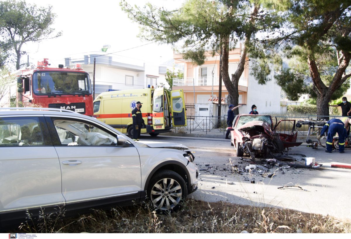 Σέρρες: Αυτοκίνητο προσγειώθηκε σε φράχτη σπιτιού