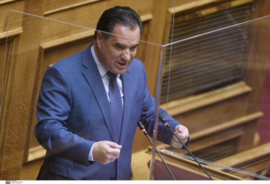 Γιατί τα πήρε στο κρανίο ο Γεωργιάδης – Απειλεί με πρόστιμα μαμούθ για τα “καπέλα” στις μάσκες (ΒΙΝΤΕΟ)