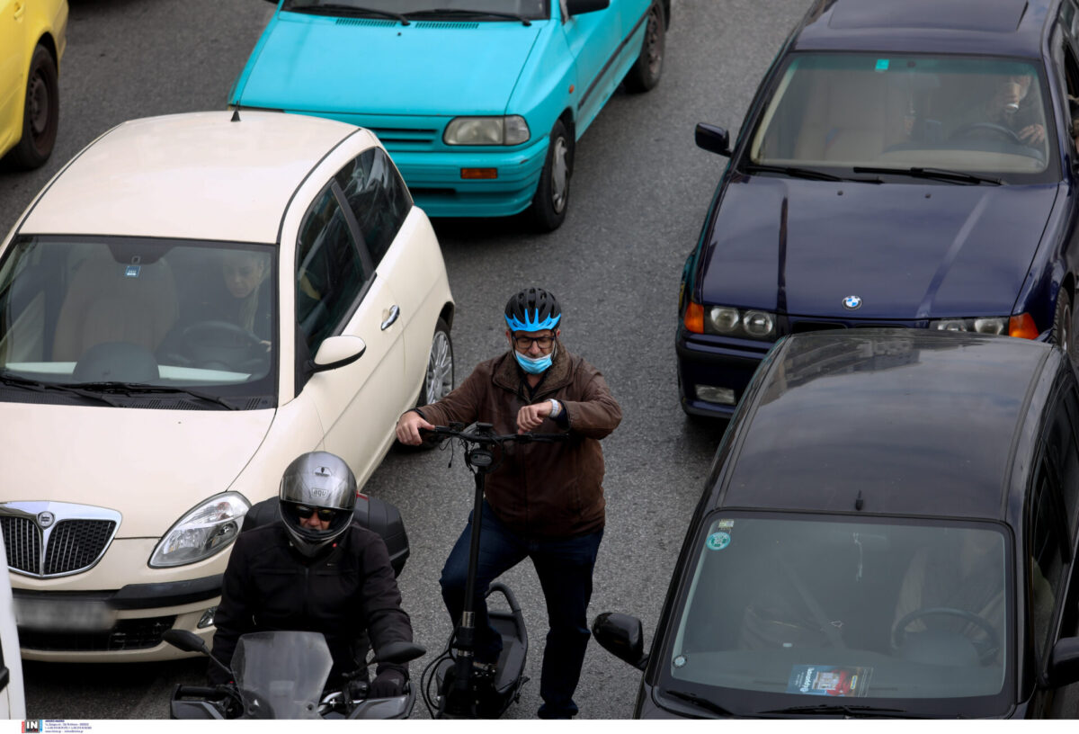 Θεσσαλονίκη: Κυκλοφοριακό κομφούζιο στον Περιφερειακό λόγω απανωτών τροχαίων