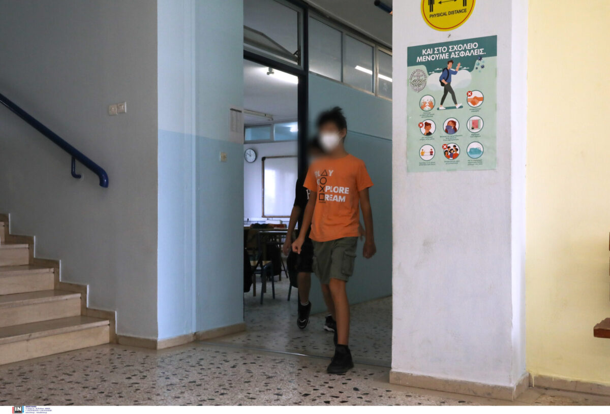 Με δύο χρόνια φυλάκιση κινδυνεύουν οι αρνητές γονείς που δεν στελνουν τα παιδιά τους στο σχολείο
