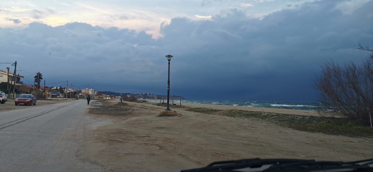 Έντονα καιρικά φαινόμενα αυτην την ώρα στη Θεσσαλονίκη – (ώρα 17.30 βίντεο και φωτογραφίες ακροατών)