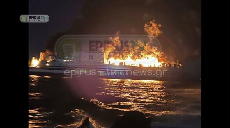 Φωτιά σε πλοίο εν πλω με 237 επιβάτες- Στην Κέρκυρα οι επιβάτες (ΒΙΝΤΕΟ)