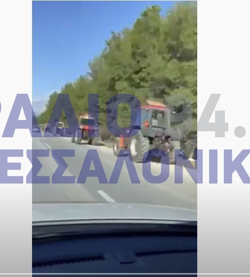 Άνοιξε η Μουδανιών – Κίνηση τρακτέρ προς Θεσσαλονίκη (ΒΙΝΤΕΟ)