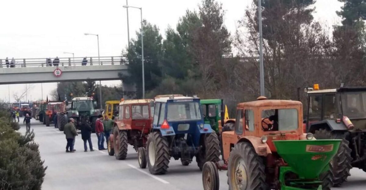 Στον ΠΑΘΕ βγάζουν τα τρακτέρ τους οι Θεσσαλοί αγρότες