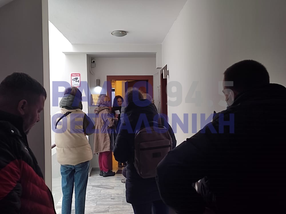 Έφτασαν τώρα Ουκρανοί πρόσφυγες στο Προξενείο στη Θεσσαλονίκη – Ζητούν στέγη
