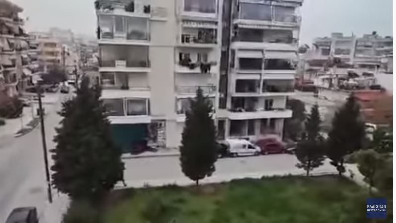 Τρελό αυτό που έγινε στον Εύοσμο – Έβαλε όπισθεν και …. Ρεπορτάζ του Ράδιο Θεσσαλονίκη (VIDEO)
