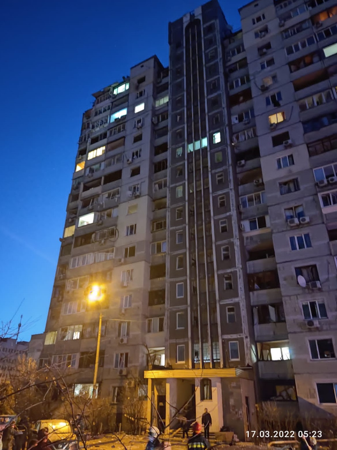 Χρήστος Νικολαίδης – Χτύπηθηκε πολυκατοικία τα ξημερώματα στο Κίεβο (ΒΙΝΤΕΟ)