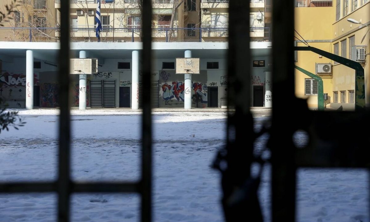 Κυψέλη: 19χρονος εισέβαλε σε σχολείο με μαχαίρι