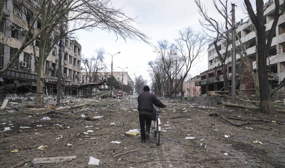 Πίνουν νερό από τα καλοριφέρ στη Μαριούπολη – Θρ. Ευτυχίδης (Podcast)