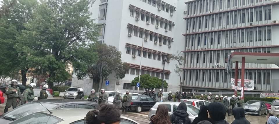 Ένταση στο ΑΠΘ ανάμεσα σε διαδηλωτές και αστυνομικές δυνάμεις