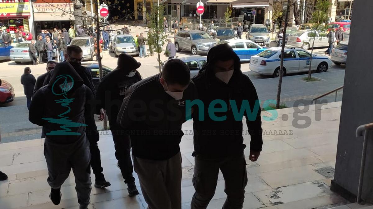 Κακουργηματική δίωξη στους 3 συλληφθέντες για το οπαδικό επεισόδιο στη Σταυρούπολη