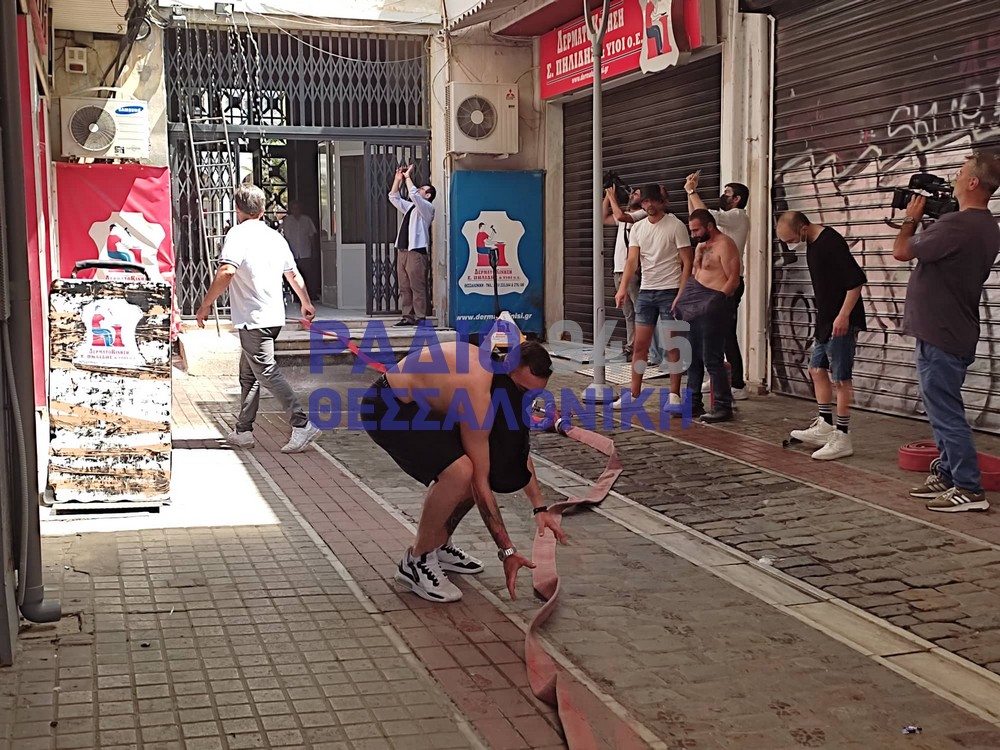 Θεσσαλονίκη: Δύο διασωληνωμένοι από τη φωτιά  στο κέντρο της πόλης – 7 ελαφρά τραυματίες