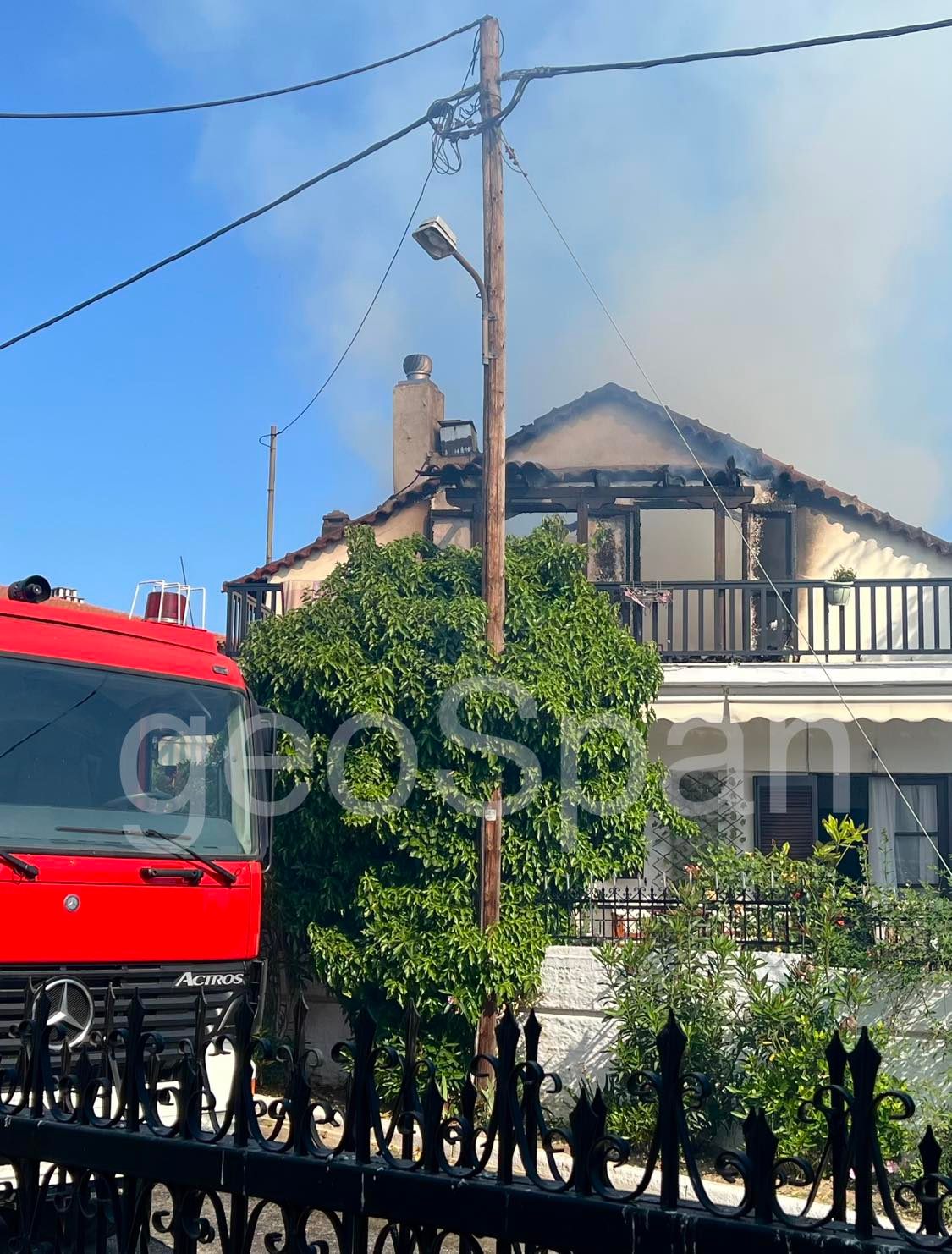 Φωτιά σε σπίτι στο Πλαγιάρι (ΦΩΤΟ- ΒΙΝΤΕΟ)
