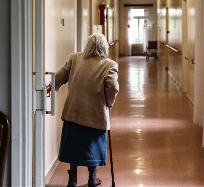 Χώρα γερόντων/ Αύξηση του προσδόκιμου ζωής, μείωση γεννήσεων/ Καθηγητής δημογραφίας εξηγεί (AUDIO)