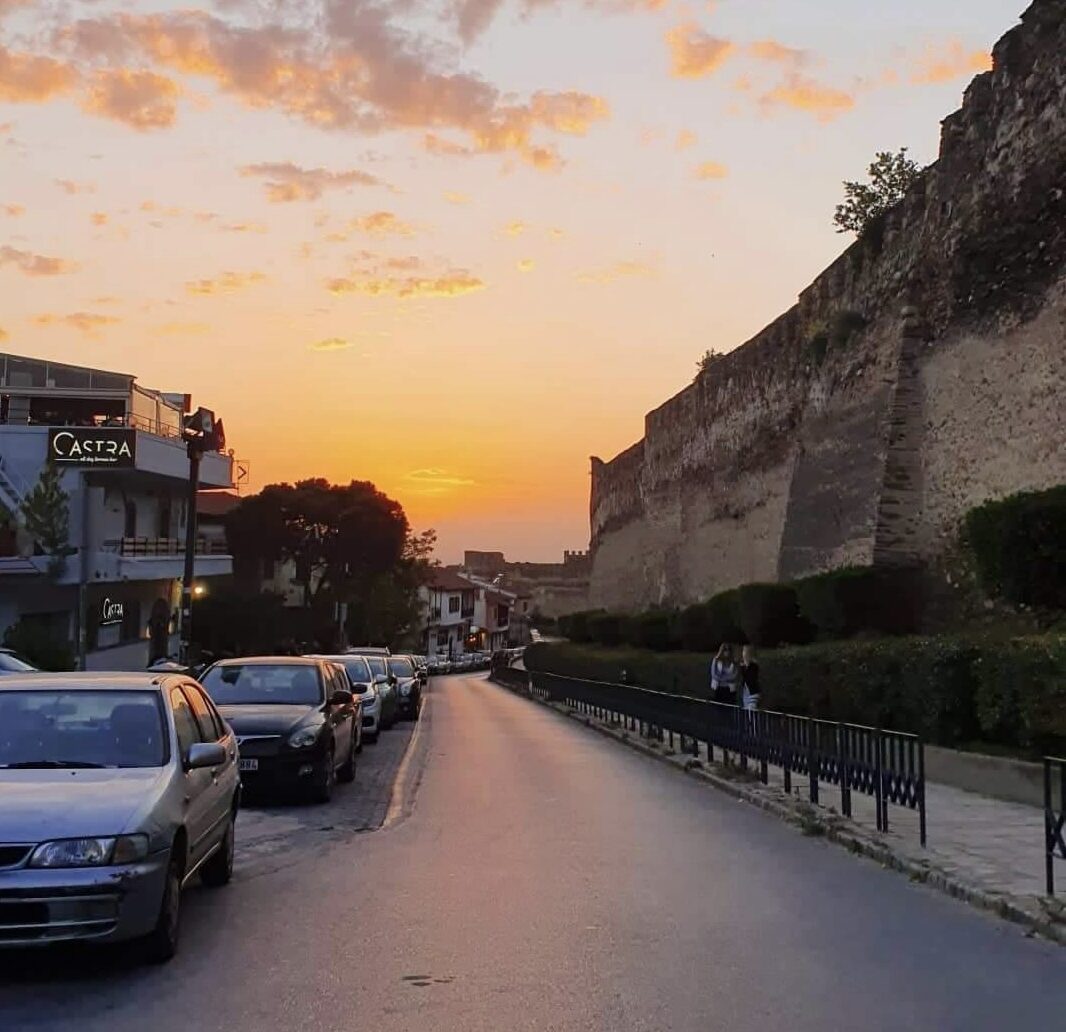 Θεσσαλονίκη: 27χρονη έπεσε από τα Κάστρα