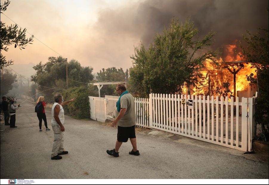 Φωτιά στην Πεντέλη – 31 πολίτες και 3 πυροσβέστες στα νοσοκομεία της Αττικής