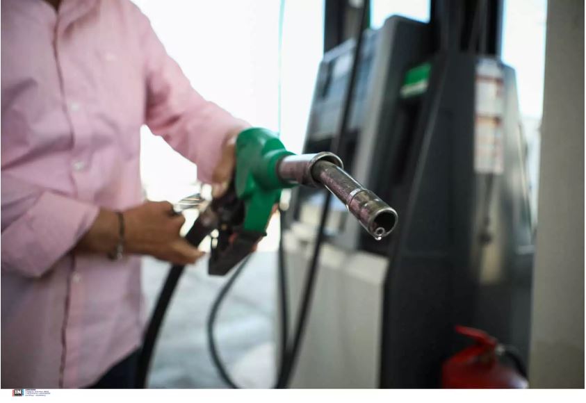 Πτώση στις τιμές του πετρελαίου- Ελπίδες για μειώσεις στην αντλία