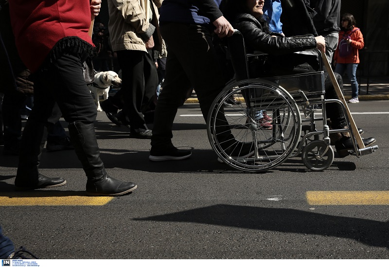 Αναβλήθηκε για τη Δευτέρα η υπόθεση του Γ. Καστούρα που δέχτηκε επίθεση από 2 αλλοδαπούς οι οποίοι πάρκαραν σε θέση αναπήρων