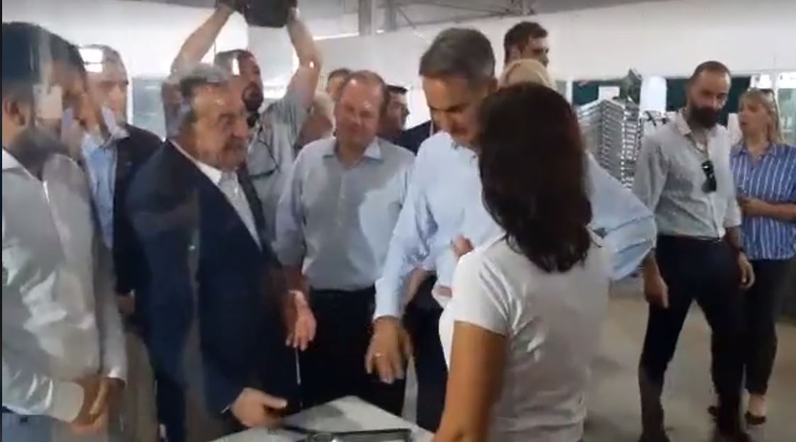 Επίσκεψη Μητσοτάκη σε εργοστάσιο επίπλων στο Λευκώνα Σερρών (VIDEOS)