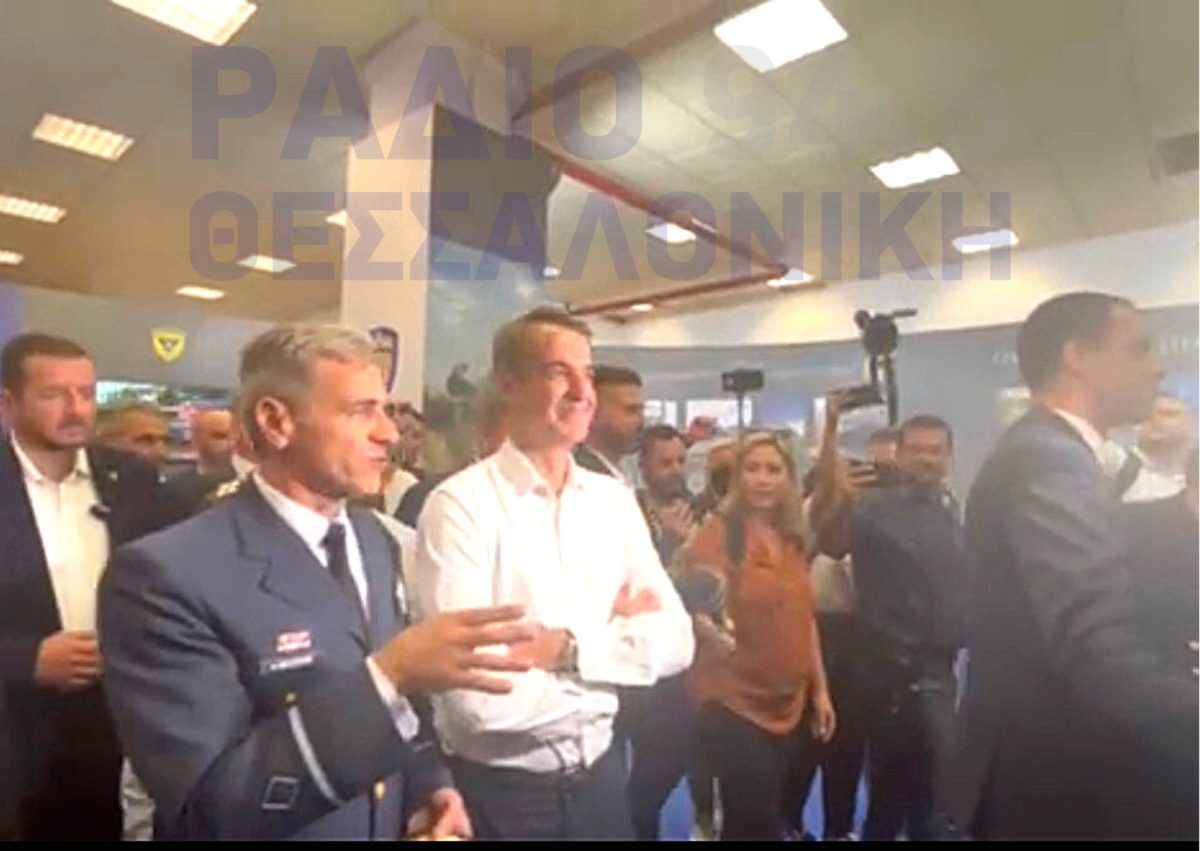 Η καθιερωμένη βόλτα του πρωθυπουργού στα περίπτερα της ΔΕΘ (ΒΙΝΤΕΟ)