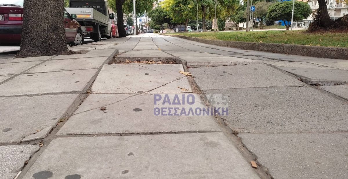 «Παγίδες» κινδύνου τα σπασμένα πεζοδρόμια στην Εθνικής Αμύνης  (ΦΩΤΟ)