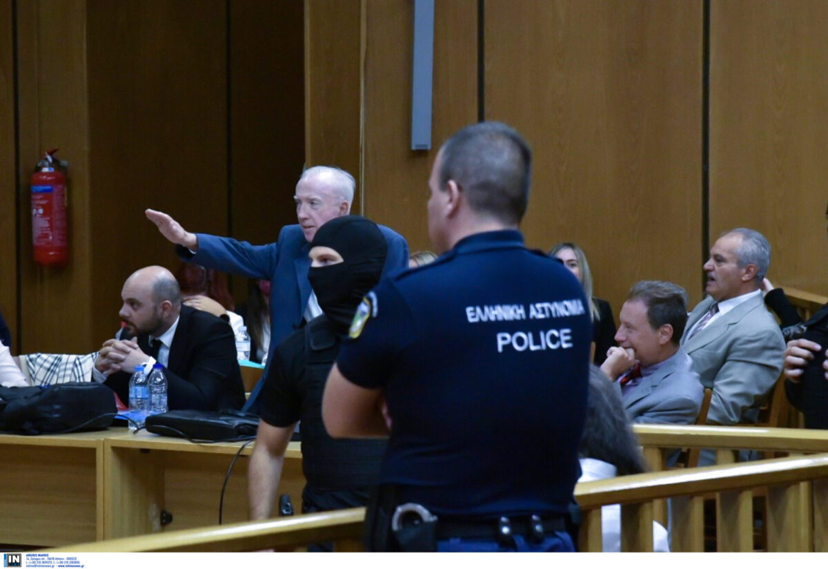 Δίκη Χρυσής Αυγής: Ναζιστικός χαιρετισμός από το συνήγορο υπεράσπισης του Γιάννη Λάγου
