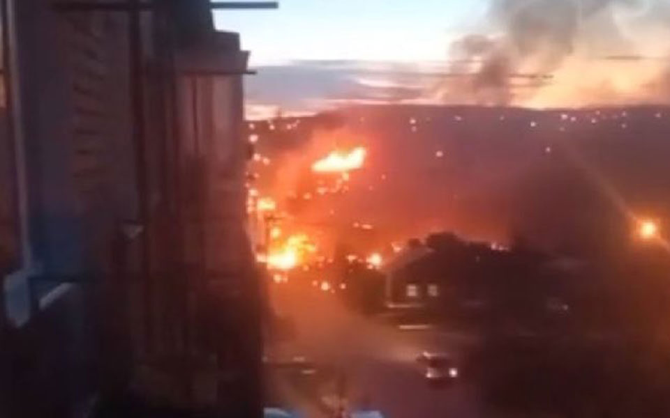 Ρωσία: Στρατιωτικό αεροσκάφος κατέπεσε σε διώροφο σπίτι στο Ιρκούτσκ (VIDEO)