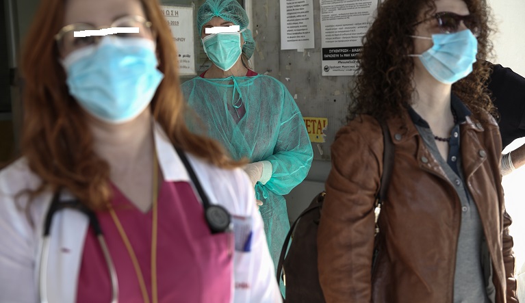Πορεία διαμαρτυρίας πραγματοποιήσαν νωρίτερα οι υγειονομικοί στο κέντρο της Θεσσαλονίκης