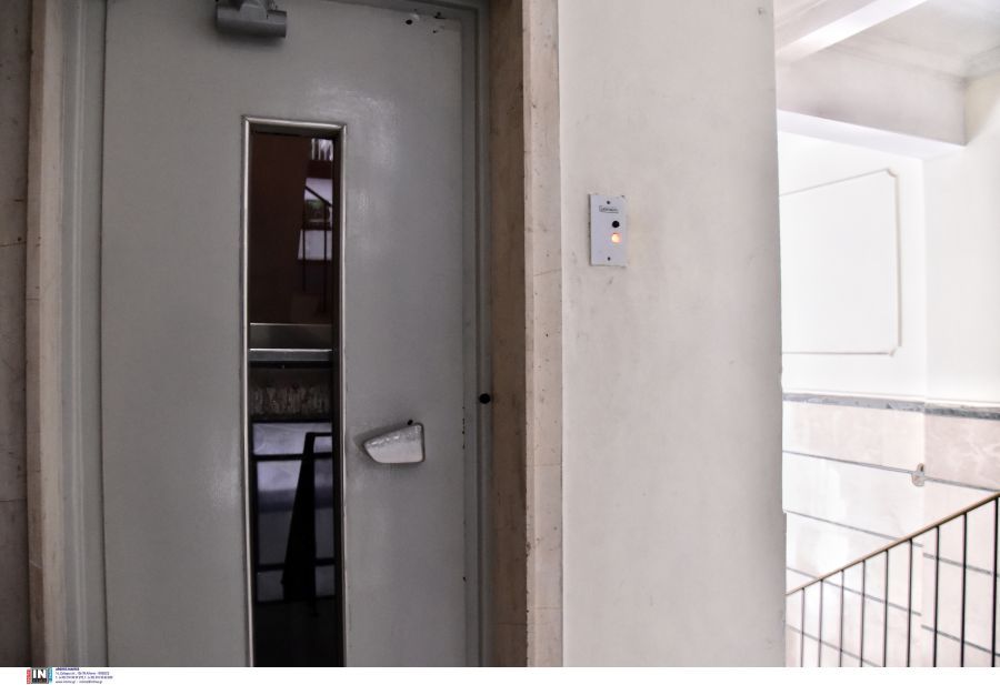 Έκλεψε ηλικιωμένη μέσα σε ασανσέρ
