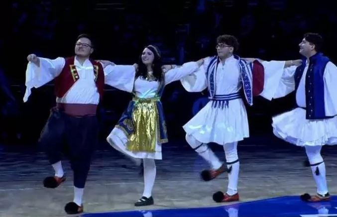 Ελληνικό γλέντι στο NBA “δώρο” στον Αντετοκούμπο (ΒΙΝΤΕΟ)