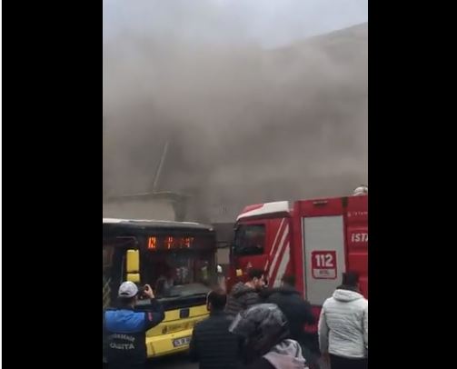 Κωνσταντινούπουλη: Στις φλόγες πολυτελές ξενοδοχείο (ΒΙΝΤΕΟ)