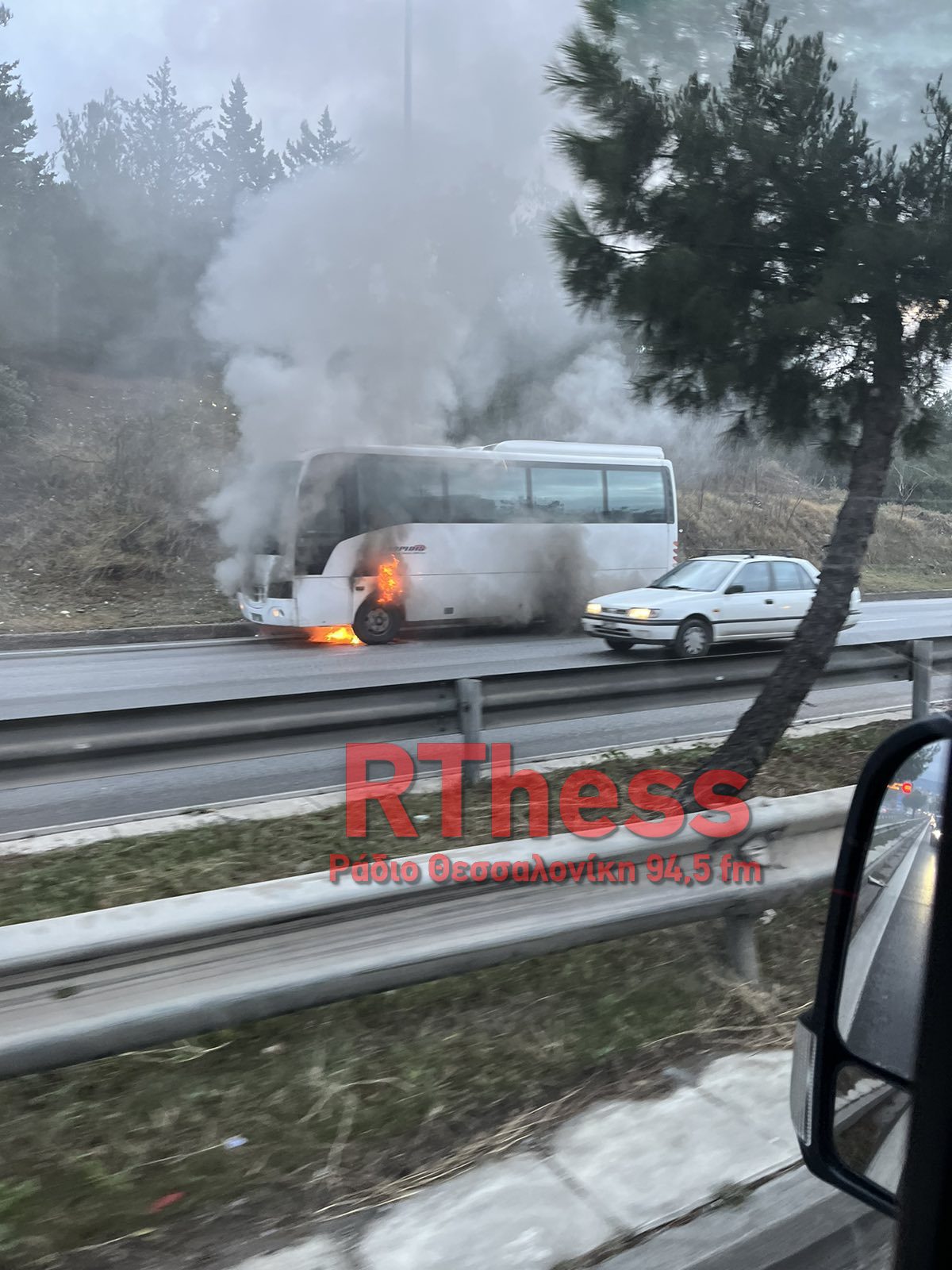 Φωτιά σε σχολικό στην Περιφερειακή οδό (VIDEO-ΦΩΤΟ)