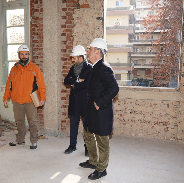 Επιθεώρηση Ζέρβα στα έργα αποκατάστασης του  σχολείου της Κριεζώτου