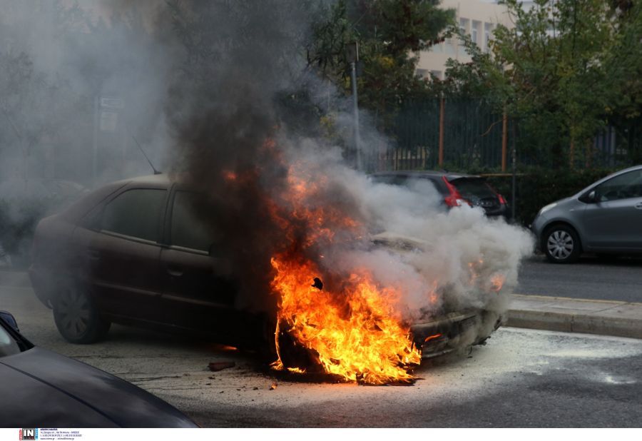 Φωτιά σε ΙΧ κοντά στον Περιφερειακό