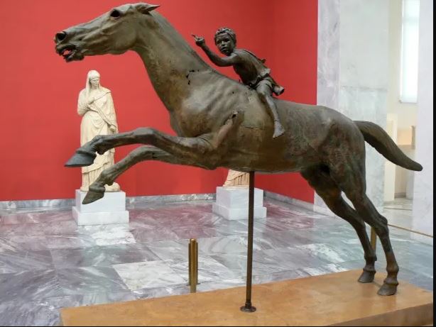 Τον Τζόκεϋ Αρτεμισίου θέλουν οι Βρετανοί αντάλλαγμα για τα Μάρμαρα του Παρθενώνα