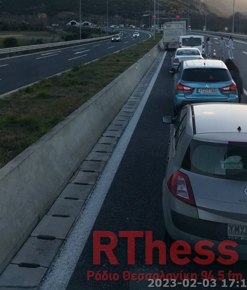 Τέμπη: Έκλεισε προληπτικά η σήραγγα – Αυτοκίνητο έβγαζε καπνούς