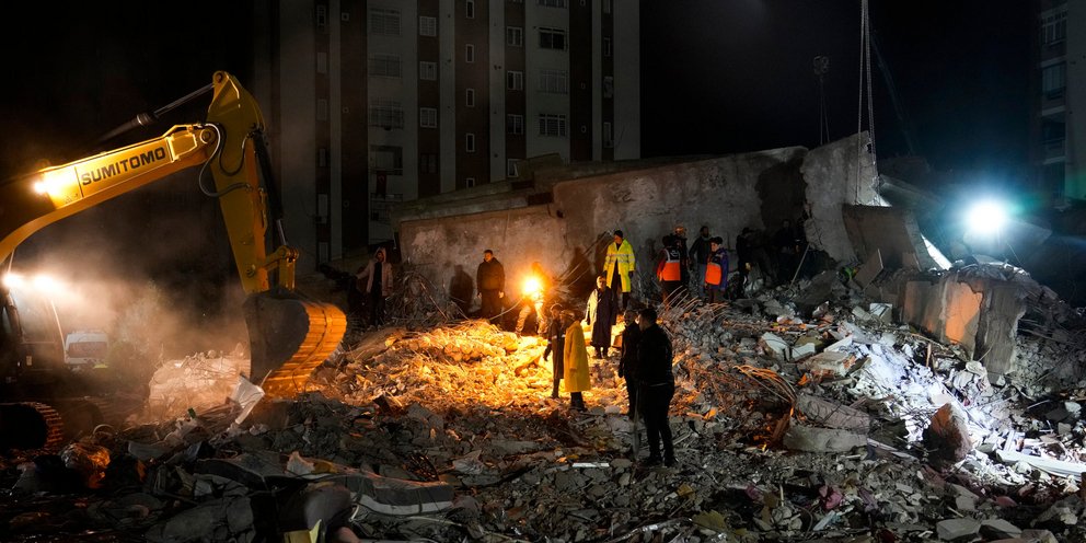 Πανικός από τους νέους σεισμούς στην Τουρκία – Πληροφορίες για νέους εγκλωβισμένους (BINTEO)