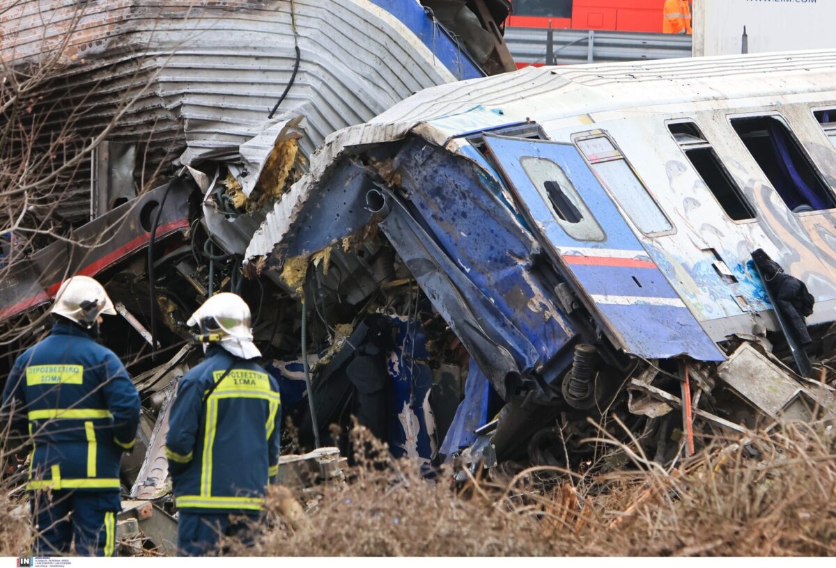 Τριήμερο εθνικό πένθος για το πολύνεκρο σιδηροδρομικό δυστύχημα στα Τέμπη