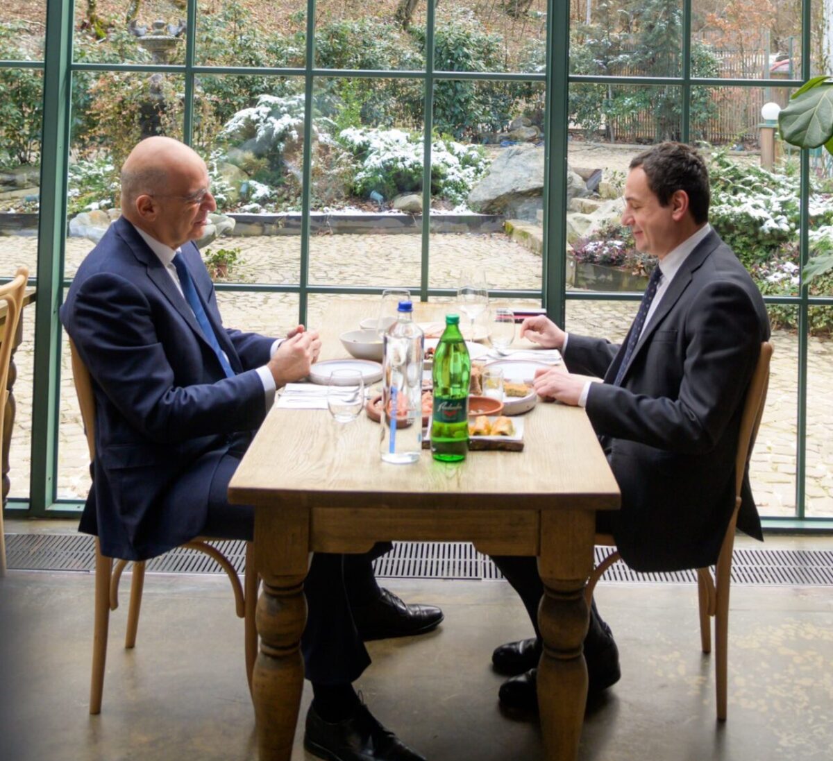 Επίσκεψη Δένδια στο Κόσοβο: Συναντήθηκε με τον Κοσοβάρο  πρωθυπουργό