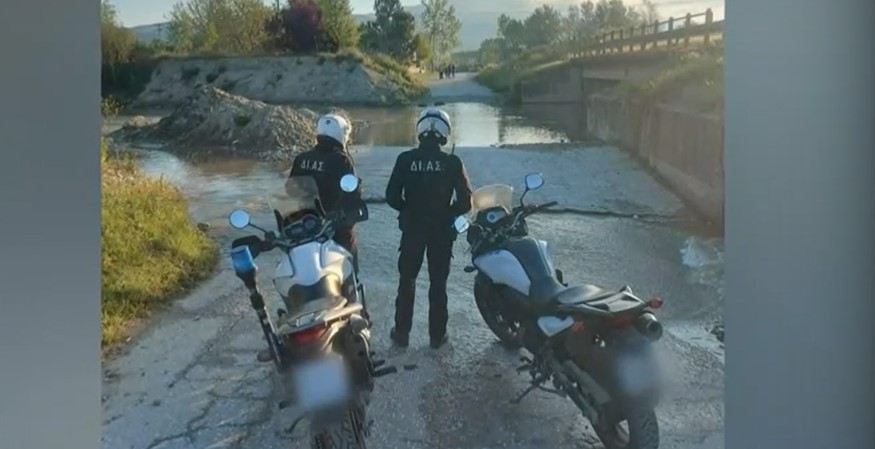 Σέρρες: Αστυνομικός «βούτηξε» σε χείμαρρο κι έσωσε παππού κι εγγονή (Video)
