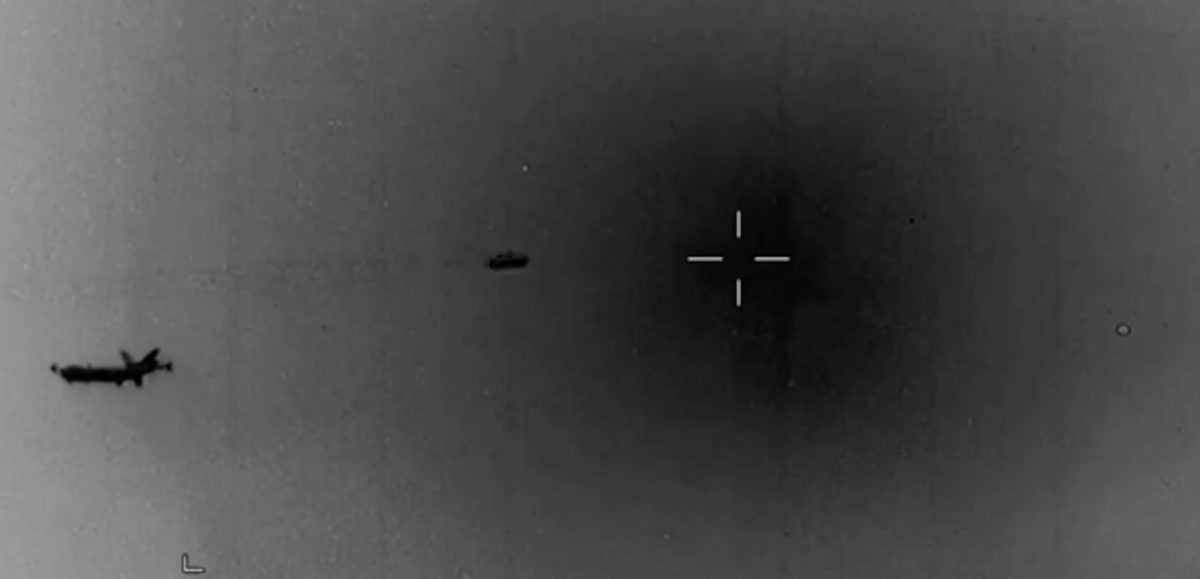 ΗΠΑ: Βίντεο από το Πεντάγωνο με «UFO» που πετάει δίπλα από αεροσκάφος