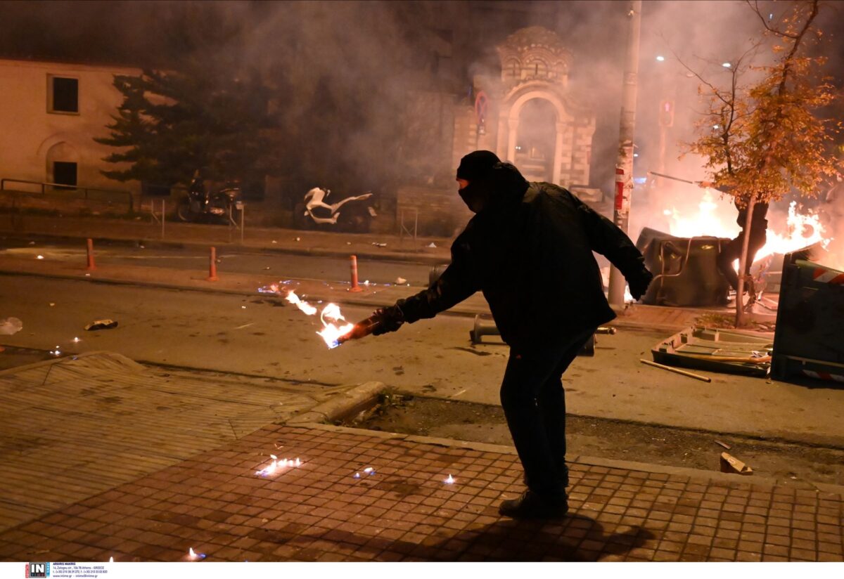 Θεσσαλονίκη: Επίθεση τα ξημερώματα με μολότοφ σε ΜΑΤ