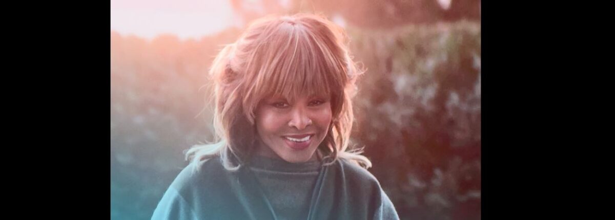 Πέθανε η τραγουδίστρια Tina Turner (Video)