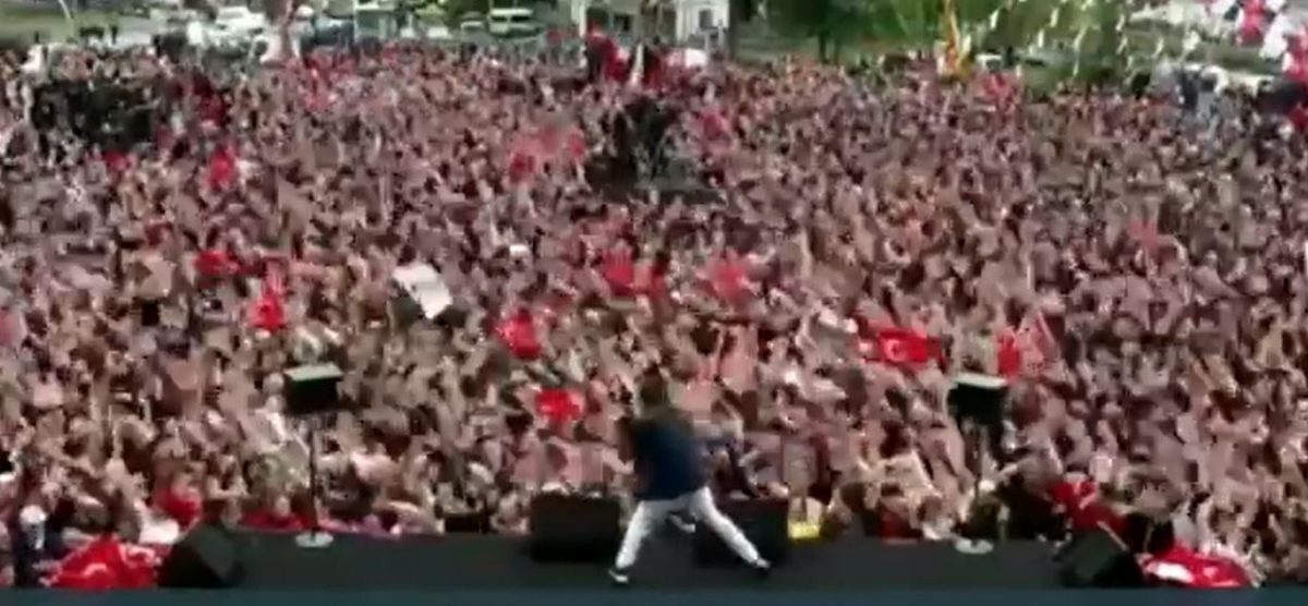 Τουρκία: Τούρκος DJ ξεσήκωσε τους νέους… και όχι μόνο! (Video)